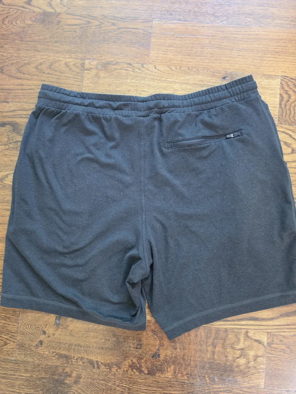 Vuori comfortable athletic